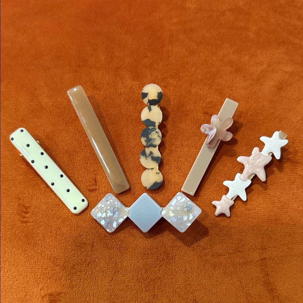Set of Stylish Hair Clips in Neutral Tones
